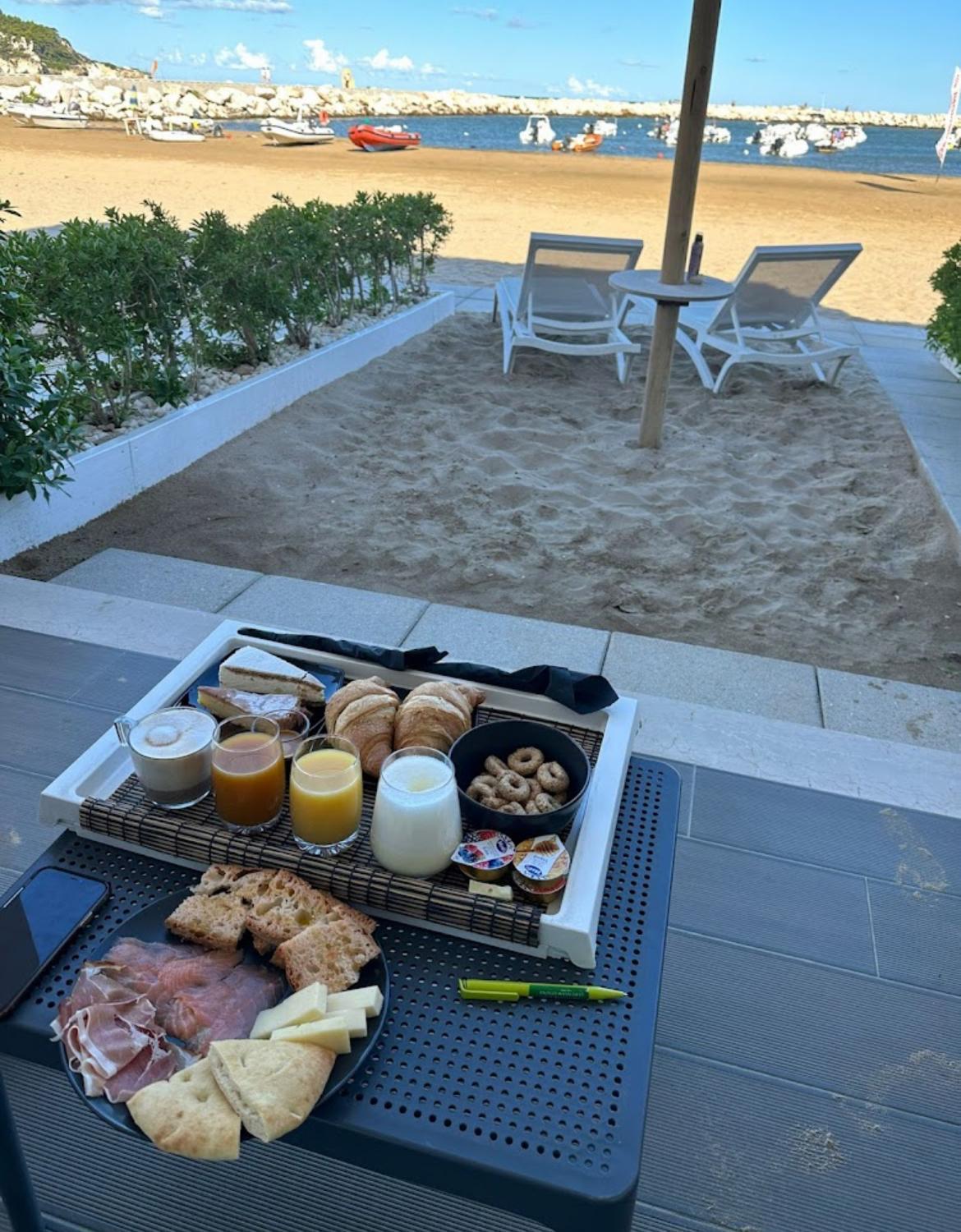 Marina Bay Beach Hotel Peschici Eksteriør bilde