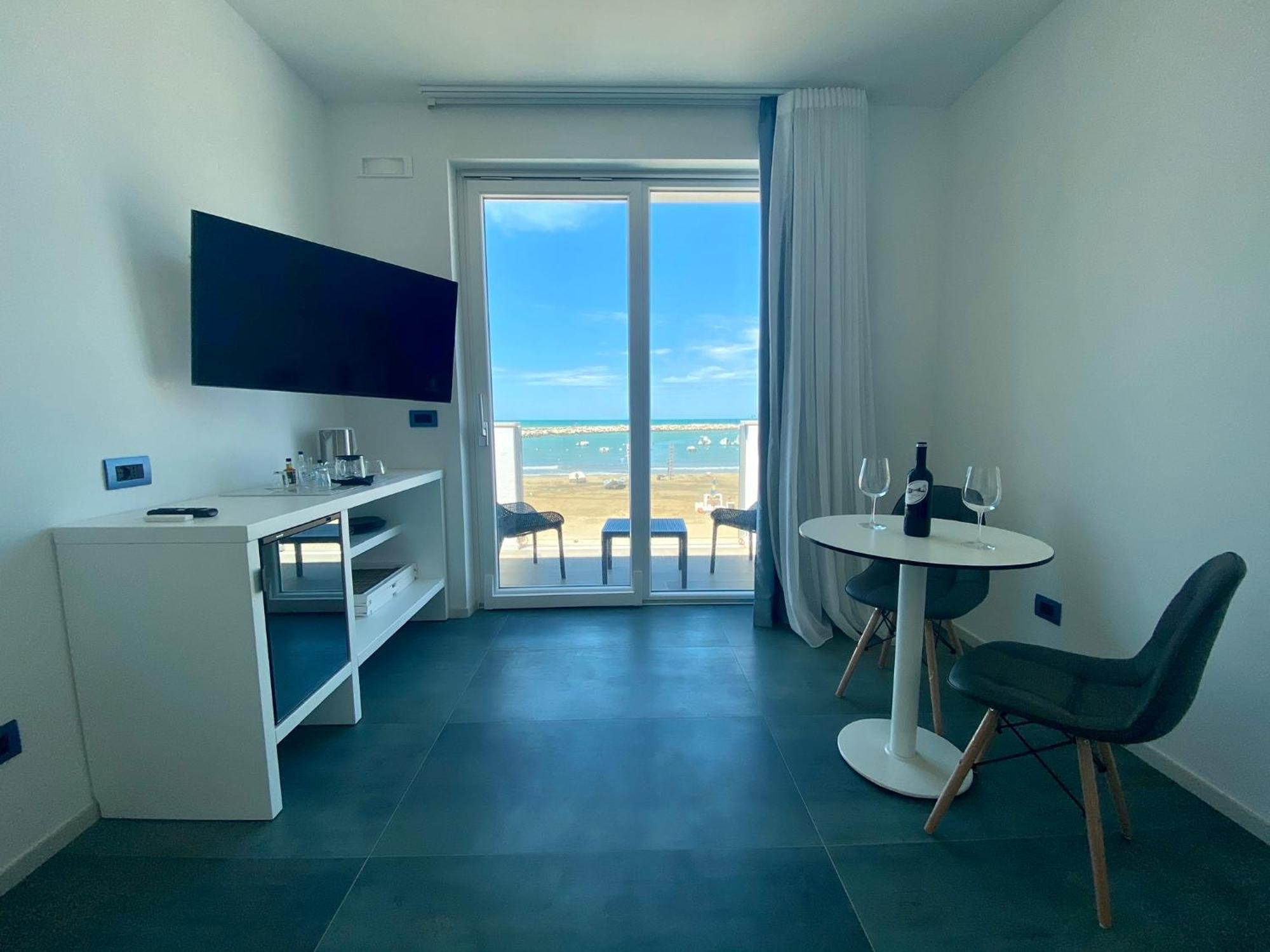 Marina Bay Beach Hotel Peschici Eksteriør bilde
